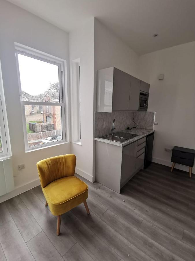Seafront Suites - Close To Beach, Train Station & Southend Airport Сътън он Сий Екстериор снимка