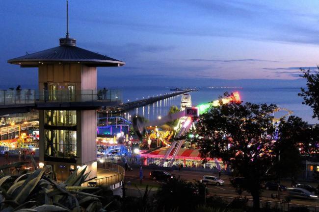 Seafront Suites - Close To Beach, Train Station & Southend Airport Сътън он Сий Екстериор снимка