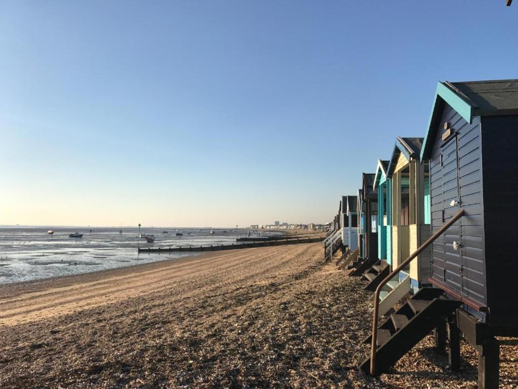 Seafront Suites - Close To Beach, Train Station & Southend Airport Сътън он Сий Екстериор снимка