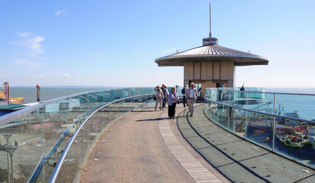 Seafront Suites - Close To Beach, Train Station & Southend Airport Сътън он Сий Екстериор снимка