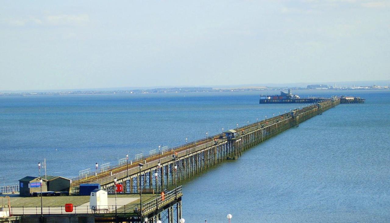 Seafront Suites - Close To Beach, Train Station & Southend Airport Сътън он Сий Екстериор снимка